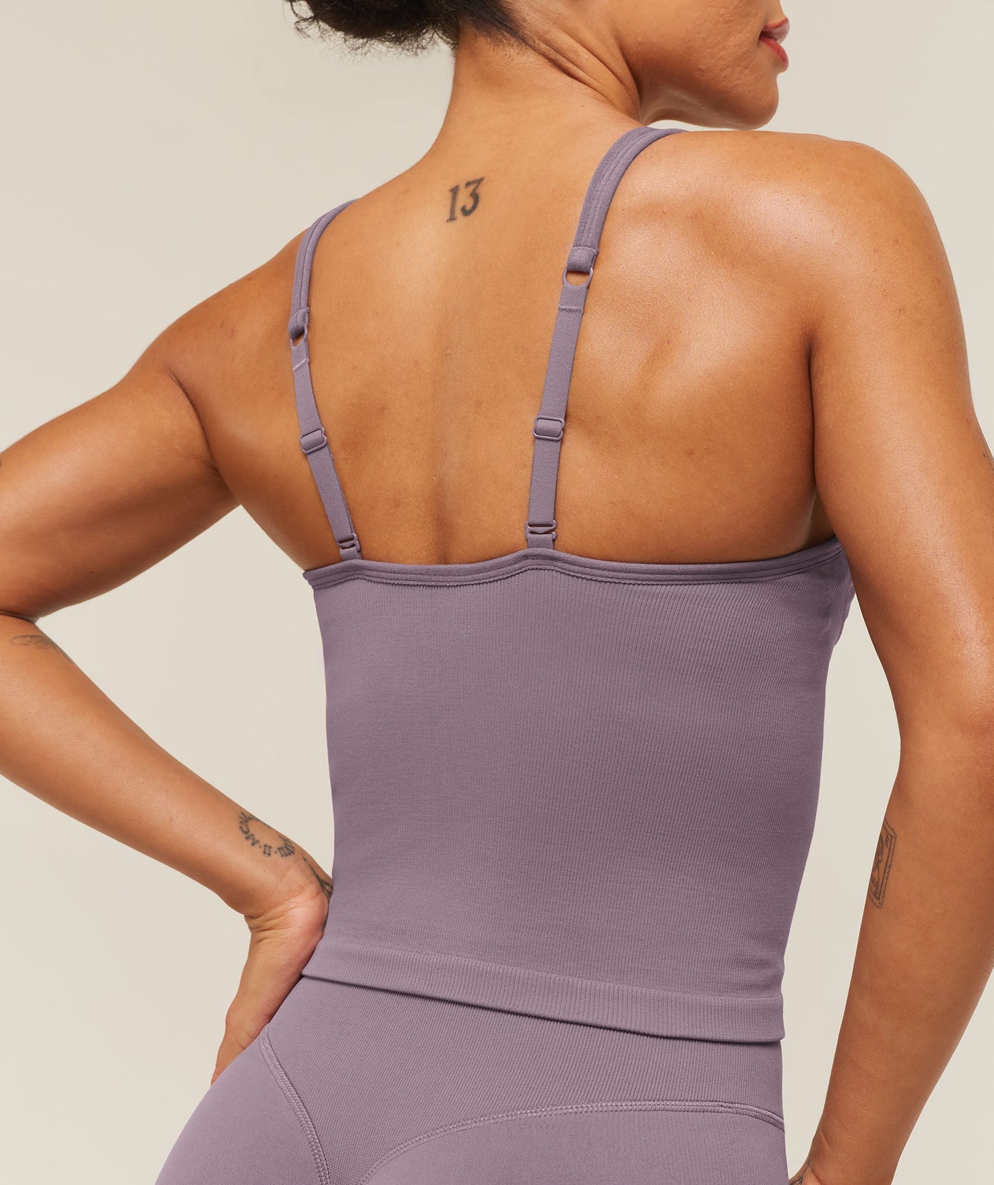 Lift Seamless Tank with Shelf - US 4179