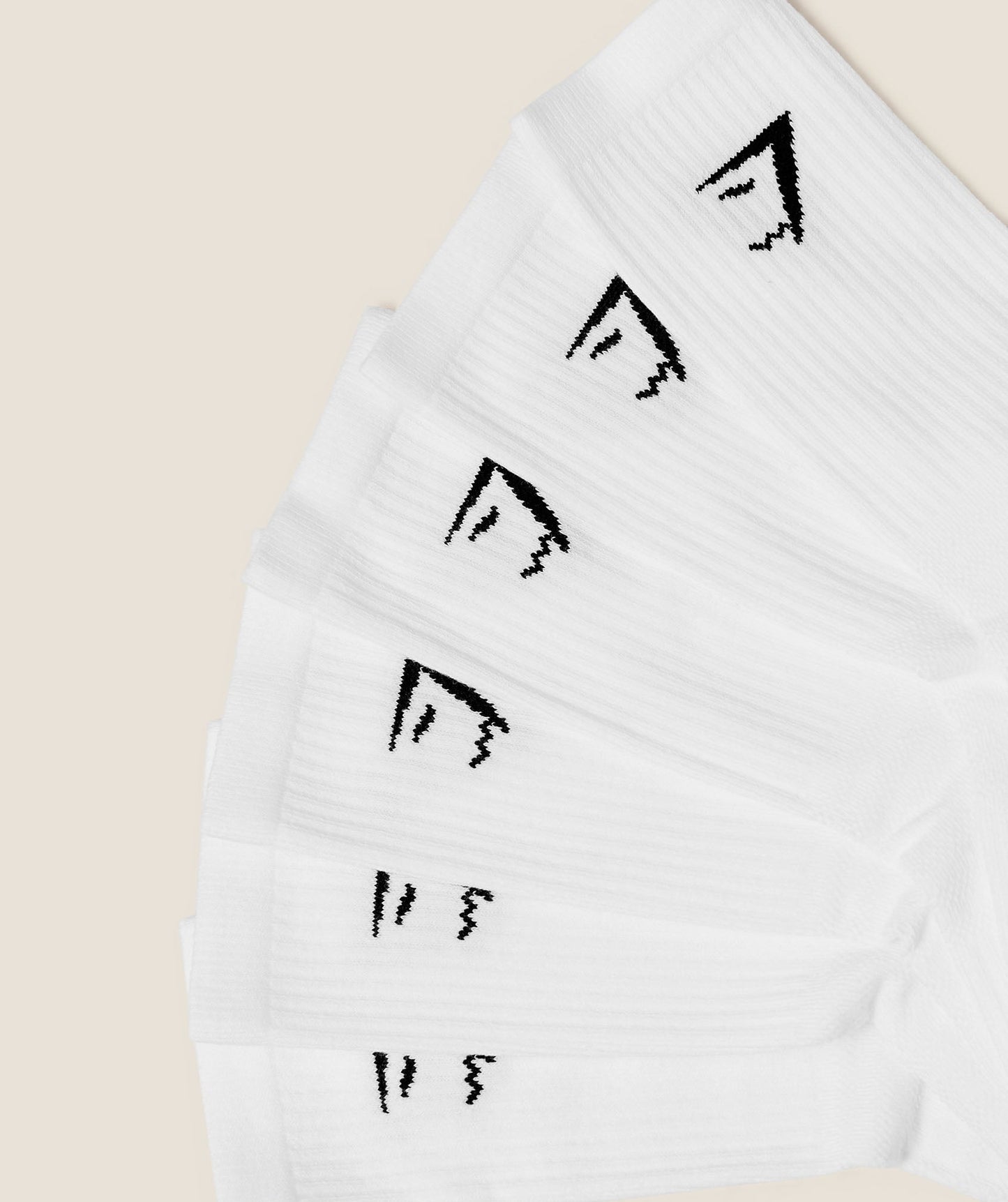 Lift Seamless Tank with Shelf - US 8140