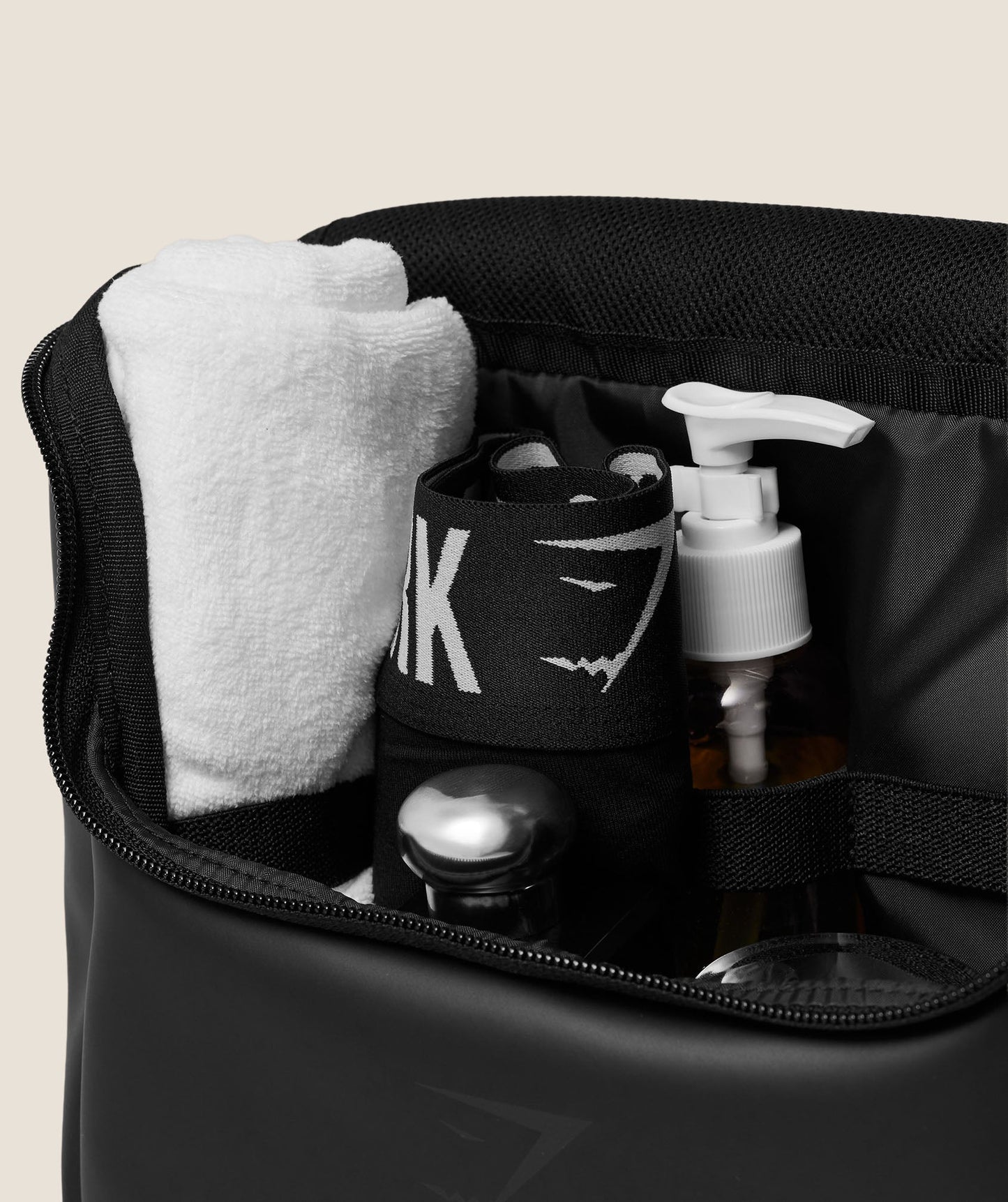 Sleek Washbag - US 8094